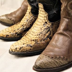 KILLER PYTHON SNAKE BOOTS PLUS TONY LAMA SIZE 8